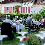 מלון Du Chateau Bellenaves