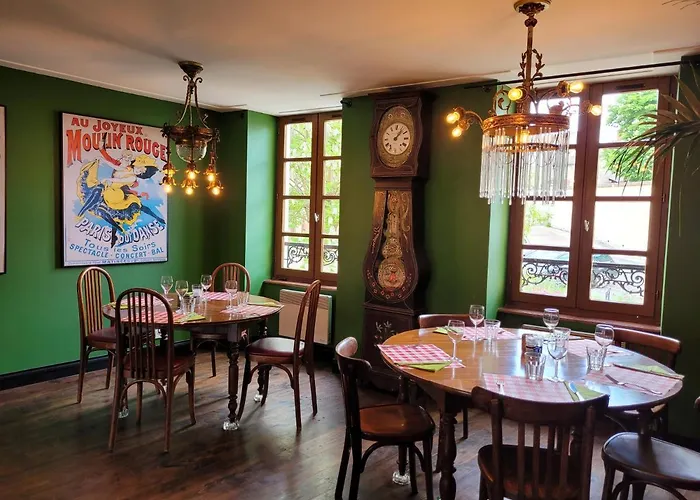 Du Chateau Otel Bellenaves