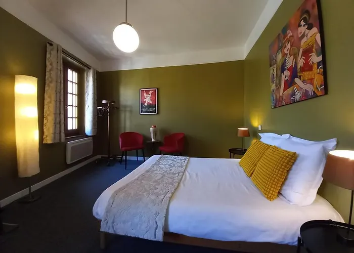 Du Chateau Otel Bellenaves